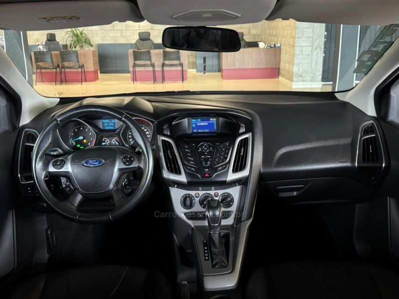FORD FOCUS 2.0 SE SEDAN 16V 2012/2014 GRIFFCAR MULTIMARCAS DOIS IRMÃOS / Carros no Vale FORD FOCUS 2.0 SE SEDAN 16V 2012/2014 GRIFFCAR MULTIMARCAS DOIS IRMÃOS / Carros no Vale