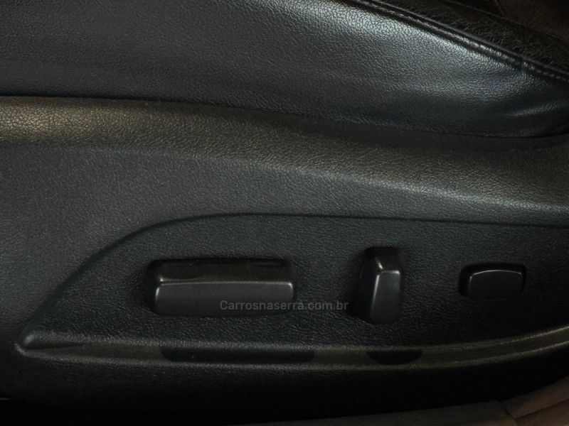 HYUNDAI SONATA 2.4 MPFI I4 16V 182CV 2011/2012 GRIFFCAR MULTIMARCAS DOIS IRMÃOS / Carros no Vale