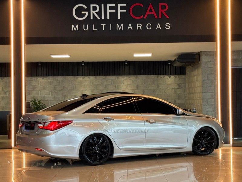 HYUNDAI SONATA 2.4 MPFI I4 16V 182CV 2011/2012 GRIFFCAR MULTIMARCAS DOIS IRMÃOS / Carros no Vale