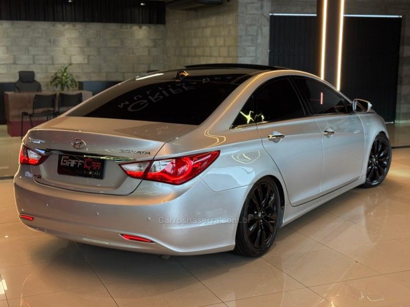 HYUNDAI SONATA 2.4 MPFI I4 16V 182CV 2011/2012 GRIFFCAR MULTIMARCAS DOIS IRMÃOS / Carros no Vale