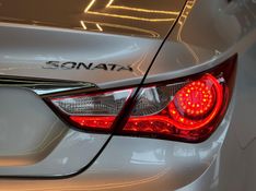 HYUNDAI SONATA 2.4 MPFI I4 16V 182CV 2011/2012 GRIFFCAR MULTIMARCAS DOIS IRMÃOS / Carros no Vale