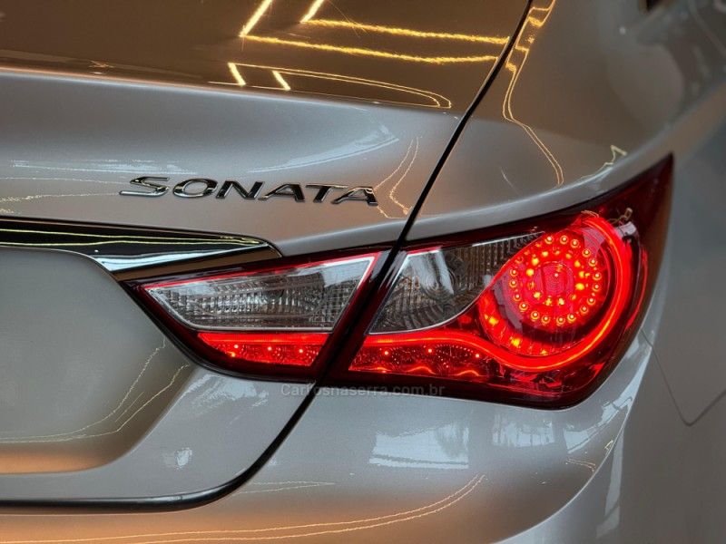 HYUNDAI SONATA 2.4 MPFI I4 16V 182CV 2011/2012 GRIFFCAR MULTIMARCAS DOIS IRMÃOS / Carros no Vale