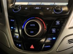 HYUNDAI VELOSTER 1.6 16V 3P 2012/2013 GRIFFCAR MULTIMARCAS DOIS IRMÃOS / Carros no Vale