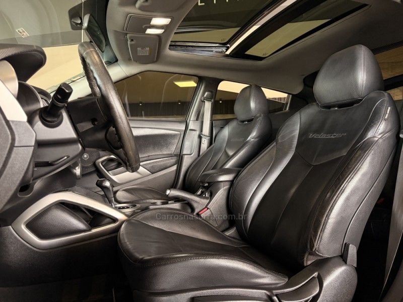 HYUNDAI VELOSTER 1.6 16V 3P 2012/2013 GRIFFCAR MULTIMARCAS DOIS IRMÃOS / Carros no Vale HYUNDAI VELOSTER 1.6 16V 3P 2012/2013 GRIFFCAR MULTIMARCAS DOIS IRMÃOS / Carros no Vale