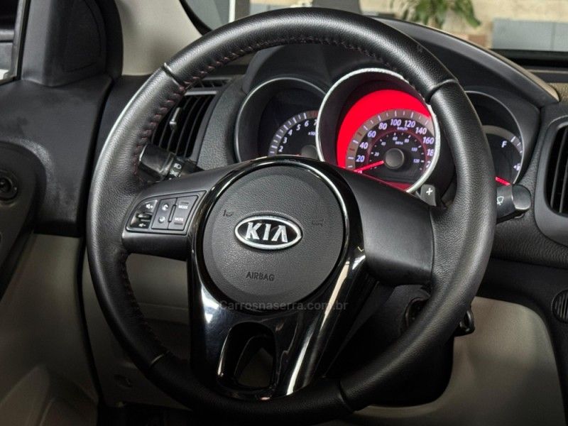 KIA CERATO 1.6 SX3 16V 2012/2013 GRIFFCAR MULTIMARCAS DOIS IRMÃOS / Carros no Vale KIA CERATO 1.6 SX3 16V 2012/2013 GRIFFCAR MULTIMARCAS DOIS IRMÃOS / Carros no Vale
