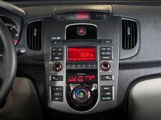 KIA CERATO 1.6 SX3 16V 2012/2013 GRIFFCAR MULTIMARCAS DOIS IRMÃOS / Carros no Vale