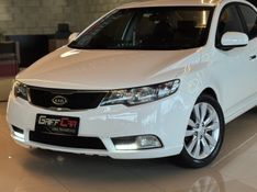 KIA CERATO 1.6 SX3 16V 2012/2013 GRIFFCAR MULTIMARCAS DOIS IRMÃOS / Carros no Vale