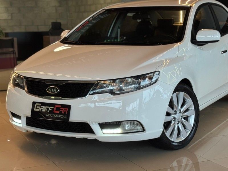 KIA CERATO 1.6 SX3 16V 2012/2013 GRIFFCAR MULTIMARCAS DOIS IRMÃOS / Carros no Vale KIA CERATO 1.6 SX3 16V 2012/2013 GRIFFCAR MULTIMARCAS DOIS IRMÃOS / Carros no Vale
