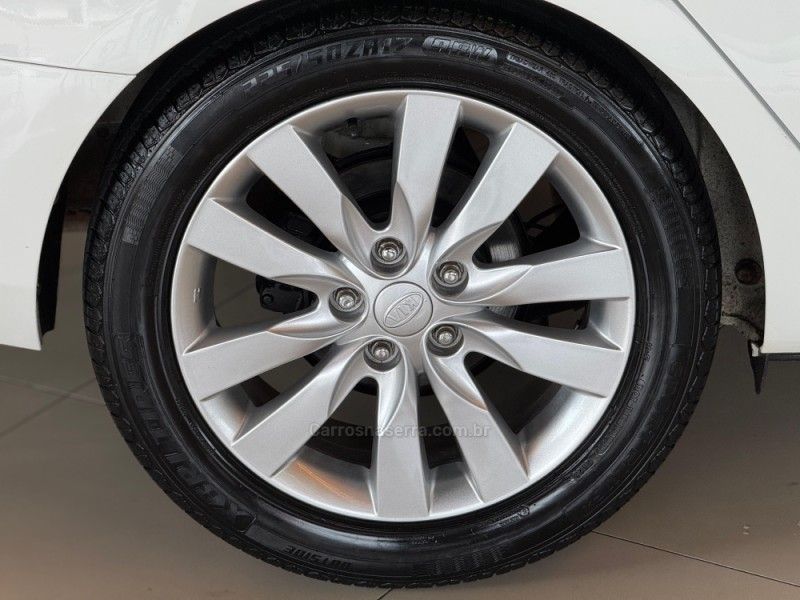 KIA CERATO 1.6 SX3 16V 2012/2013 GRIFFCAR MULTIMARCAS DOIS IRMÃOS / Carros no Vale KIA CERATO 1.6 SX3 16V 2012/2013 GRIFFCAR MULTIMARCAS DOIS IRMÃOS / Carros no Vale