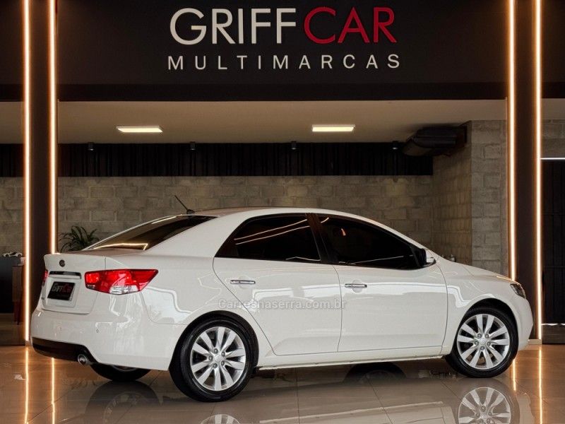 KIA CERATO 1.6 SX3 16V 2012/2013 GRIFFCAR MULTIMARCAS DOIS IRMÃOS / Carros no Vale KIA CERATO 1.6 SX3 16V 2012/2013 GRIFFCAR MULTIMARCAS DOIS IRMÃOS / Carros no Vale