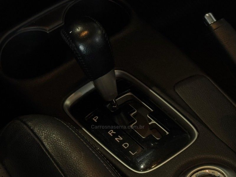 MITSUBISHI OUTLANDER 3.0 GT 4X4 V6 24V 2013/2014 GRIFFCAR MULTIMARCAS DOIS IRMÃOS / Carros no Vale