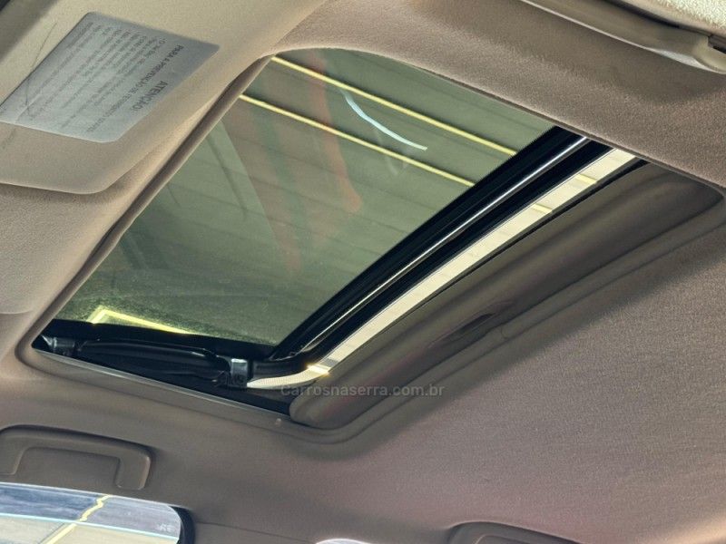 MITSUBISHI OUTLANDER 3.0 GT 4X4 V6 24V 2013/2014 GRIFFCAR MULTIMARCAS DOIS IRMÃOS / Carros no Vale