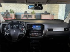 MITSUBISHI OUTLANDER 3.0 GT 4X4 V6 24V 2013/2014 GRIFFCAR MULTIMARCAS DOIS IRMÃOS / Carros no Vale