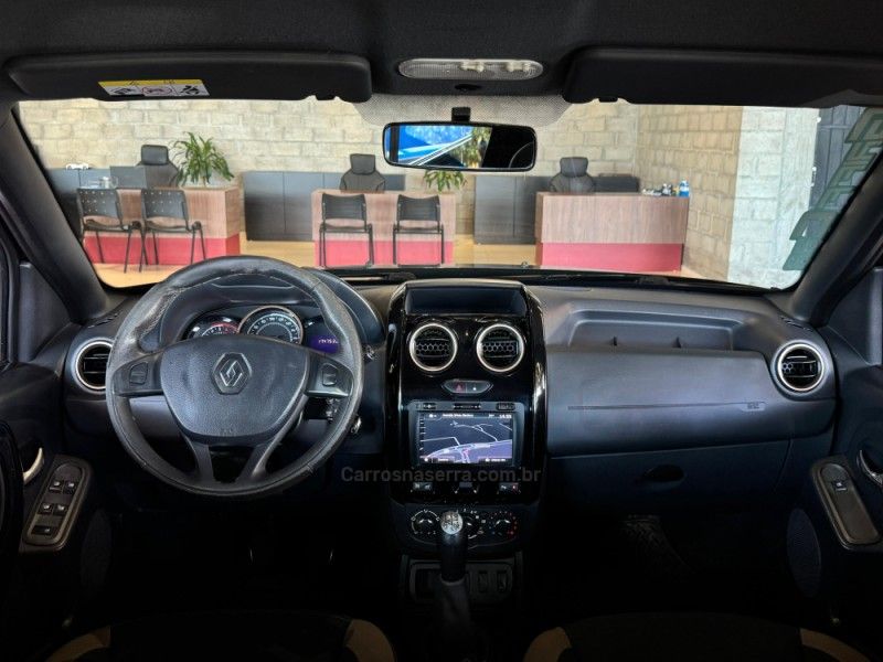 RENAULT DUSTER 1.6 DAKAR 4X2 16V 2015/2016 GRIFFCAR MULTIMARCAS DOIS IRMÃOS / Carros no Vale