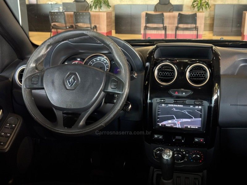 RENAULT DUSTER 1.6 DAKAR 4X2 16V 2015/2016 GRIFFCAR MULTIMARCAS DOIS IRMÃOS / Carros no Vale