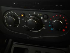 RENAULT DUSTER 1.6 DAKAR 4X2 16V 2015/2016 GRIFFCAR MULTIMARCAS DOIS IRMÃOS / Carros no Vale