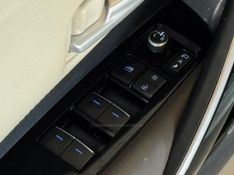 TOYOTA COROLLA 1.8 ALTIS PREMIUM 16V HÍBRIDO 2020/2021 GRIFFCAR MULTIMARCAS DOIS IRMÃOS / Carros no Vale