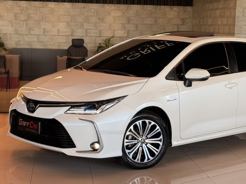 TOYOTA COROLLA 1.8 ALTIS PREMIUM 16V HÍBRIDO 2020/2021 GRIFFCAR MULTIMARCAS DOIS IRMÃOS / Carros no Vale