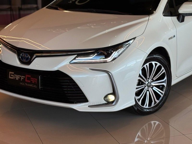 TOYOTA COROLLA 1.8 ALTIS PREMIUM 16V HÍBRIDO 2020/2021 GRIFFCAR MULTIMARCAS DOIS IRMÃOS / Carros no Vale