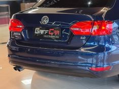 VOLKSWAGEN JETTA 2.0 COMFORTLINE TIPTRONIC 2011/2012 GRIFFCAR MULTIMARCAS DOIS IRMÃOS / Carros no Vale