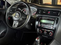 VOLKSWAGEN JETTA 2.0 COMFORTLINE TIPTRONIC 2011/2012 GRIFFCAR MULTIMARCAS DOIS IRMÃOS / Carros no Vale