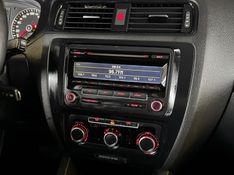 VOLKSWAGEN JETTA 2.0 COMFORTLINE TIPTRONIC 2011/2012 GRIFFCAR MULTIMARCAS DOIS IRMÃOS / Carros no Vale