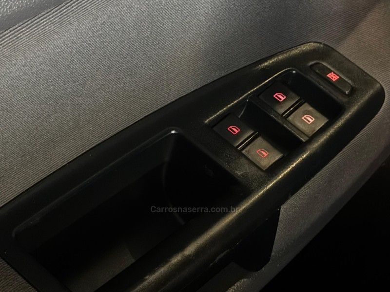 VOLKSWAGEN POLO SEDAN 1.6 MI 8V 2007/2007 GRIFFCAR MULTIMARCAS DOIS IRMÃOS / Carros no Vale