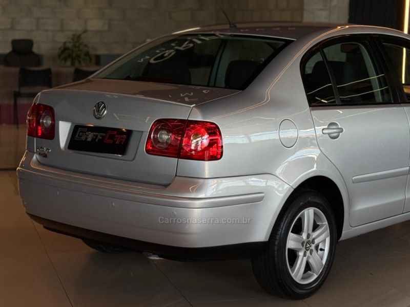 VOLKSWAGEN POLO SEDAN 1.6 MI 8V 2007/2007 GRIFFCAR MULTIMARCAS DOIS IRMÃOS / Carros no Vale