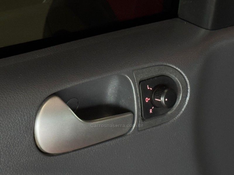 VOLKSWAGEN SAVEIRO 1.6 MSI CROSS CD 16V 2015/2015 GRIFFCAR MULTIMARCAS DOIS IRMÃOS / Carros no Vale