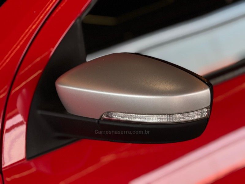 VOLKSWAGEN SAVEIRO 1.6 MSI CROSS CD 16V 2015/2015 GRIFFCAR MULTIMARCAS DOIS IRMÃOS / Carros no Vale