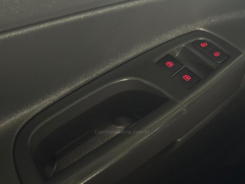 VOLKSWAGEN SAVEIRO 1.6 MSI ROBUST CS 8V 2016/2017 GRIFFCAR MULTIMARCAS DOIS IRMÃOS / Carros no Vale