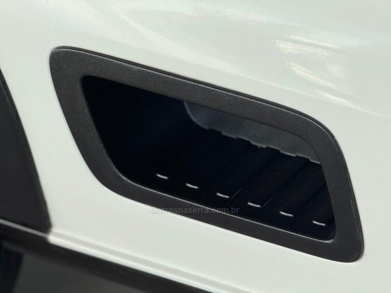 VOLKSWAGEN SAVEIRO 1.6 MSI ROBUST CS 8V 2016/2017 GRIFFCAR MULTIMARCAS DOIS IRMÃOS / Carros no Vale