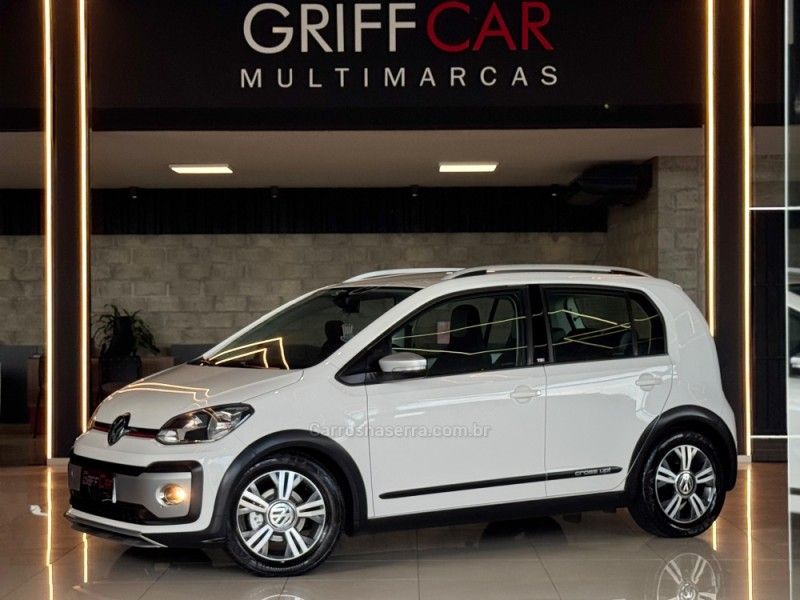 VOLKSWAGEN UP 1.0TSI CROSS 12V 2017/2018 GRIFFCAR MULTIMARCAS DOIS IRMÃOS / Carros no Vale