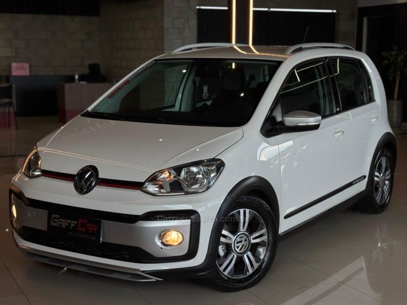 VOLKSWAGEN UP 1.0TSI CROSS 12V 2017/2018 GRIFFCAR MULTIMARCAS DOIS IRMÃOS / Carros no Vale
