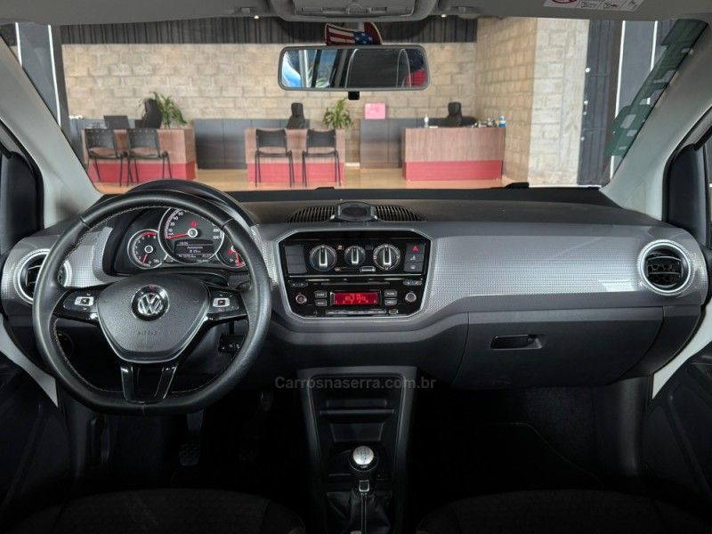 VOLKSWAGEN UP 1.0TSI CROSS 12V 2017/2018 GRIFFCAR MULTIMARCAS DOIS IRMÃOS / Carros no Vale