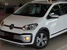 VOLKSWAGEN UP 1.0TSI CROSS 12V 2017/2018 GRIFFCAR MULTIMARCAS DOIS IRMÃOS / Carros no Vale