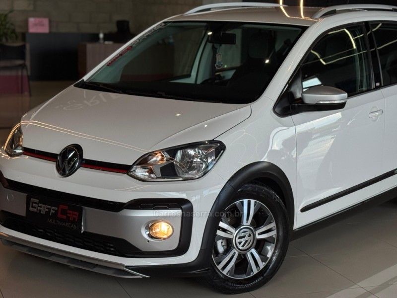 VOLKSWAGEN UP 1.0TSI CROSS 12V 2017/2018 GRIFFCAR MULTIMARCAS DOIS IRMÃOS / Carros no Vale
