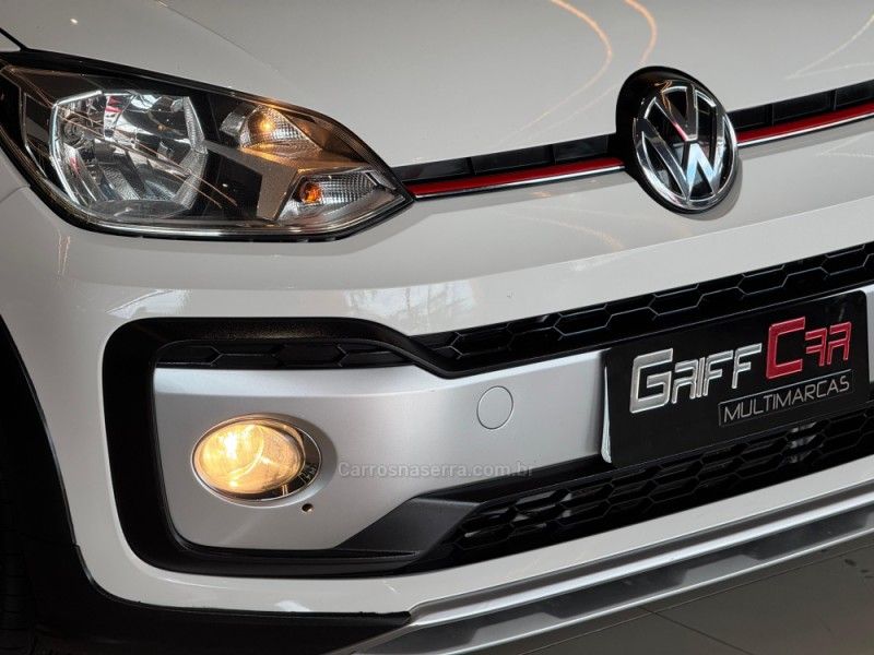 VOLKSWAGEN UP 1.0TSI CROSS 12V 2017/2018 GRIFFCAR MULTIMARCAS DOIS IRMÃOS / Carros no Vale