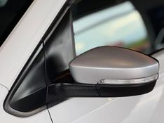 VOLKSWAGEN UP 1.0TSI CROSS 12V 2017/2018 GRIFFCAR MULTIMARCAS DOIS IRMÃOS / Carros no Vale