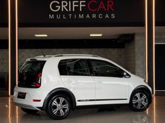 VOLKSWAGEN UP 1.0TSI CROSS 12V 2017/2018 GRIFFCAR MULTIMARCAS DOIS IRMÃOS / Carros no Vale
