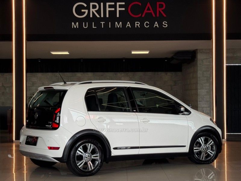 VOLKSWAGEN UP 1.0TSI CROSS 12V 2017/2018 GRIFFCAR MULTIMARCAS DOIS IRMÃOS / Carros no Vale