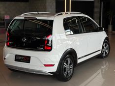 VOLKSWAGEN UP 1.0TSI CROSS 12V 2017/2018 GRIFFCAR MULTIMARCAS DOIS IRMÃOS / Carros no Vale