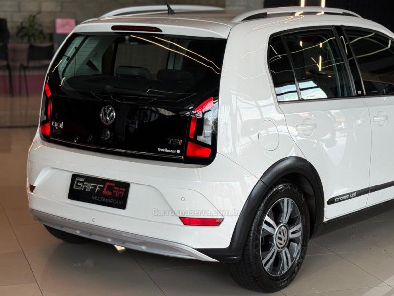 VOLKSWAGEN UP 1.0TSI CROSS 12V 2017/2018 GRIFFCAR MULTIMARCAS DOIS IRMÃOS / Carros no Vale