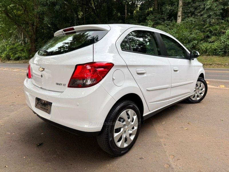 CHEVROLET ONIX 1.4 MPFI LT 8V 2015/2015 KASPER VEÍCULOS DOIS IRMÃOS / Carros no Vale