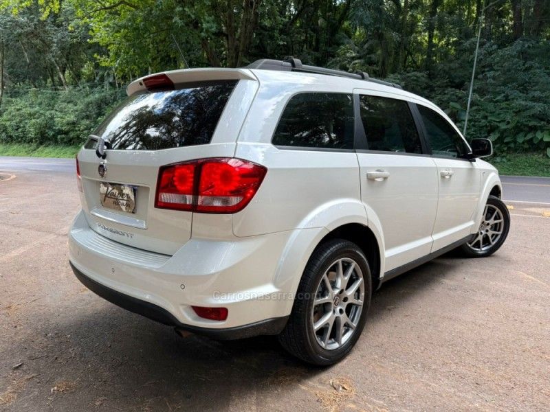 FIAT FREEMONT 2.4 PRECISION 16V 2015/2015 KASPER VEÍCULOS DOIS IRMÃOS / Carros no Vale FIAT FREEMONT 2.4 PRECISION 16V 2015/2015 KASPER VEÍCULOS DOIS IRMÃOS / Carros no Vale