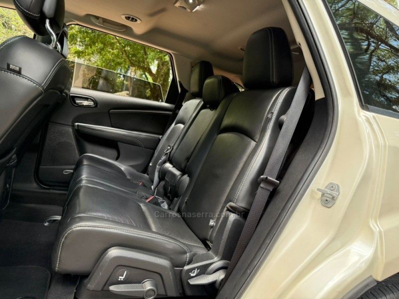 FIAT FREEMONT 2.4 PRECISION 16V 2015/2015 KASPER VEÍCULOS DOIS IRMÃOS / Carros no Vale FIAT FREEMONT 2.4 PRECISION 16V 2015/2015 KASPER VEÍCULOS DOIS IRMÃOS / Carros no Vale