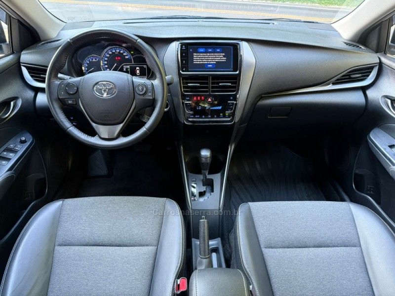 TOYOTA YARIS 1.5 XS CONNECT SEDAN 16V 2023/2024 KASPER VEÍCULOS DOIS IRMÃOS / Carros no Vale