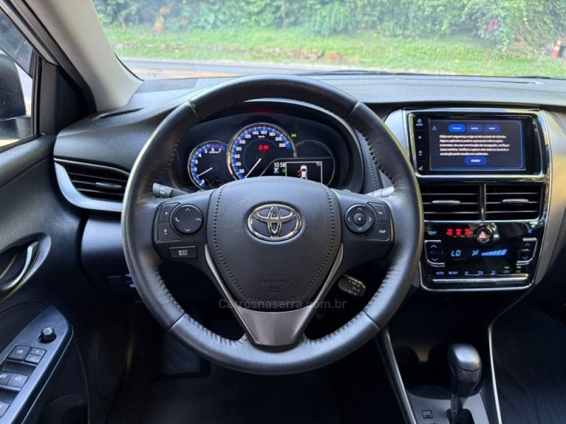 TOYOTA YARIS 1.5 XS CONNECT SEDAN 16V 2023/2024 KASPER VEÍCULOS DOIS IRMÃOS / Carros no Vale
