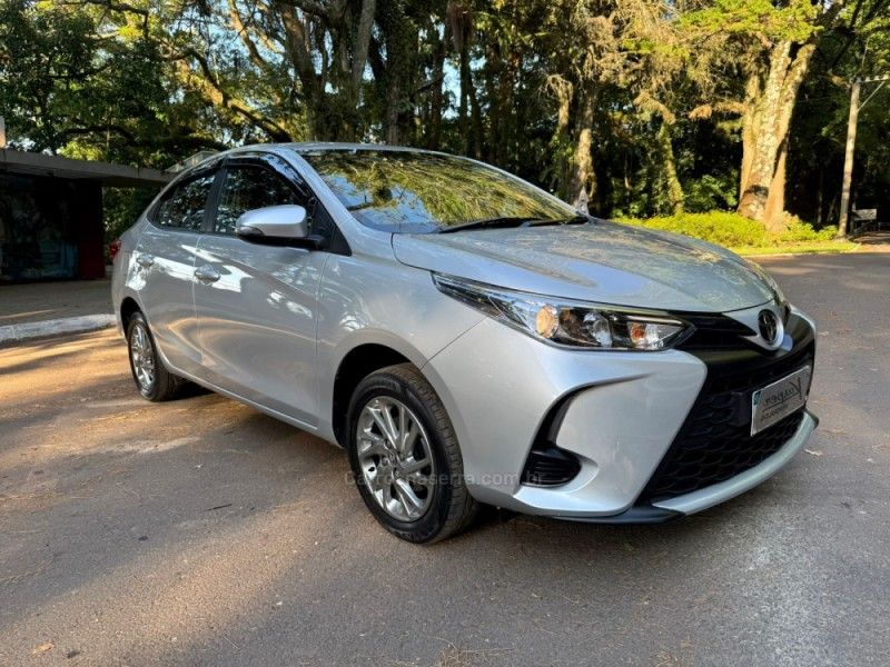 TOYOTA YARIS 1.5 XS CONNECT SEDAN 16V 2023/2024 KASPER VEÍCULOS DOIS IRMÃOS / Carros no Vale