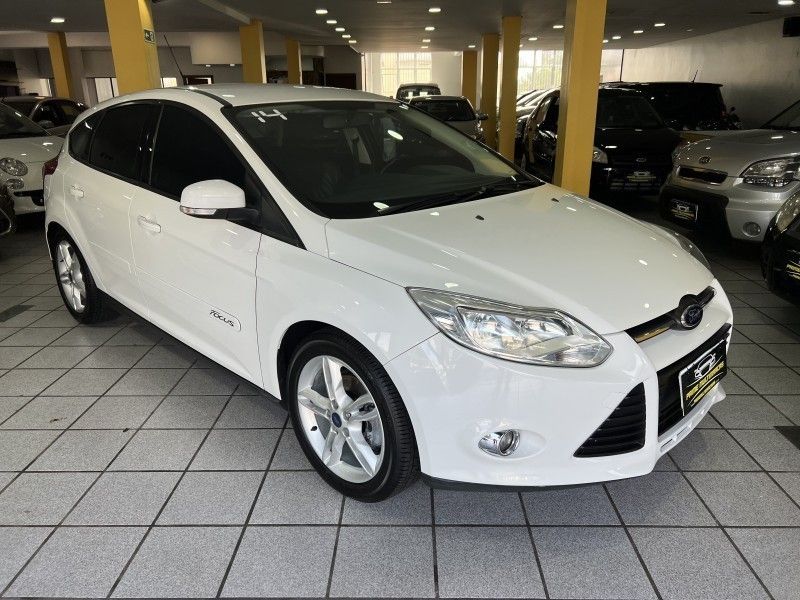 FORD FOCUS 2.0 SE PLUS 16V 2014/2014 PRIME MULTIMARCAS CAXIAS DO SUL / Carros no Vale